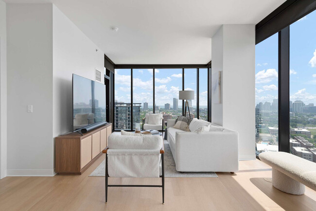 Photo - 901 W Blackhawk St Unit FL24-ID1029653P