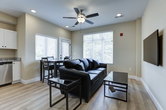 Photo - 305 W Clark St