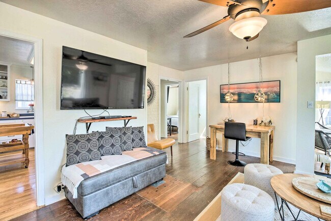 Photo - 5010 K Pl Unit SI ID1545942P