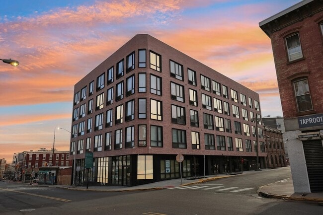 Building Photo - 424 Arlington Ave Unit 305