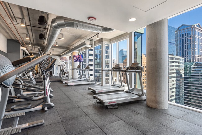 Photo - 215 W Lake St Unit ID1029625P