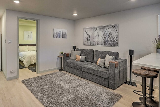 Building Photo - 2715 MacArthur Blvd Unit SI ID1545944P