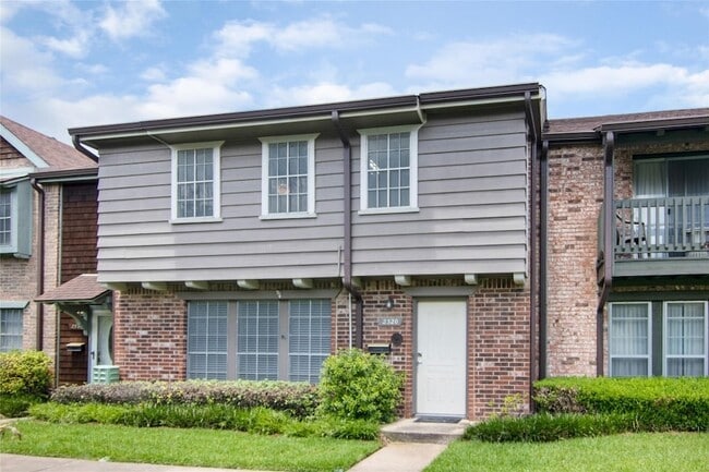 Building Photo - 2320 Shadowdale Dr Unit 296