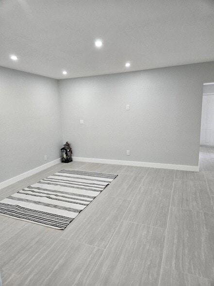 Photo - 2010 NE 33rd St