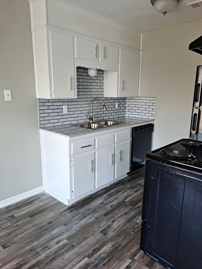 Kitchen - Hillcrest Apartments