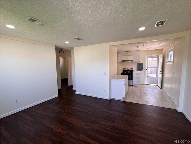 Photo - 17611 Clarann St