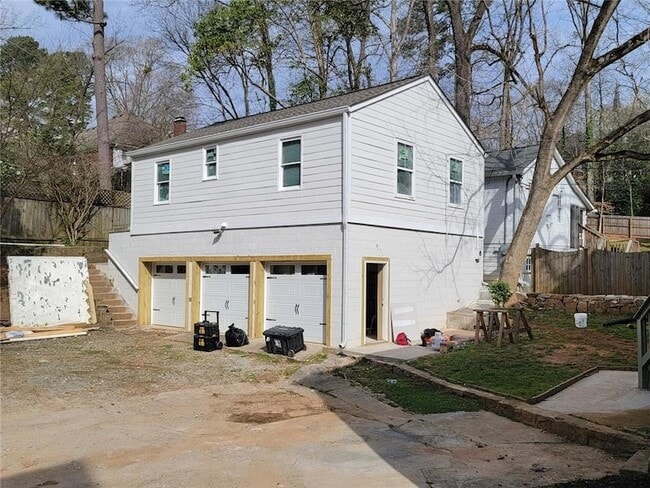 Building Photo - 1896 Ridgewood Dr NE
