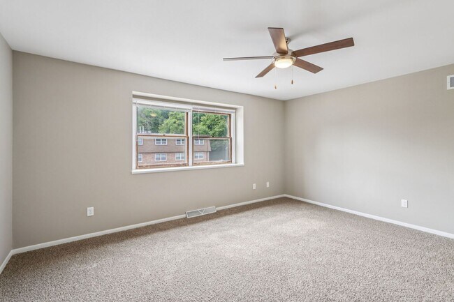 Photo - Woodland Reserve Apartments