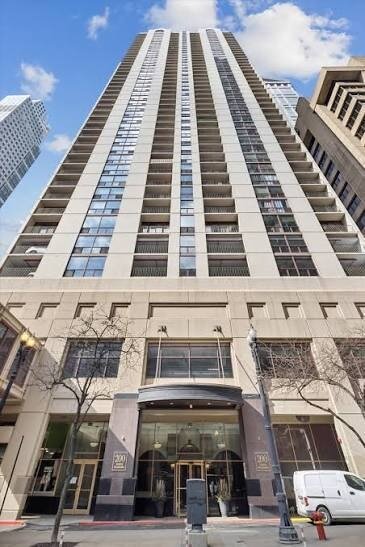Building Photo - 200 N Dearborn St Unit 2405