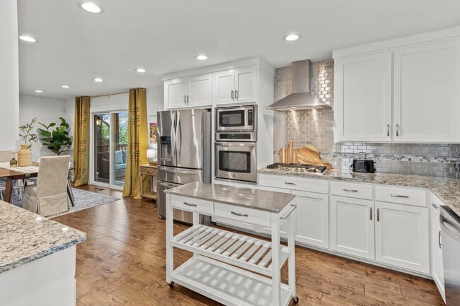 Photo - 305 NW H St Unit ID1241296P