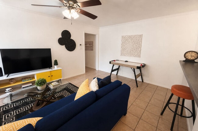 Photo - 3821 Oak St Unit SI ID1589934P