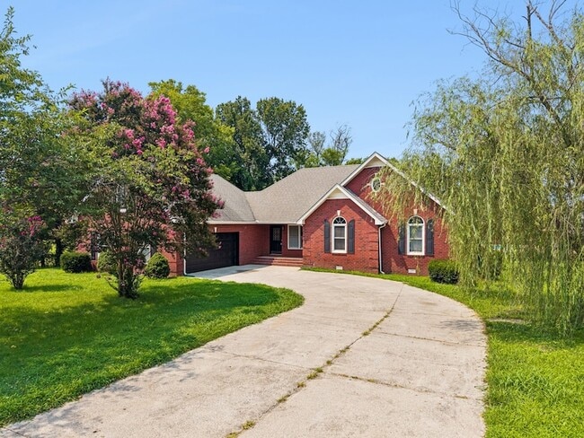 Building Photo - 131 Savannah Ridge