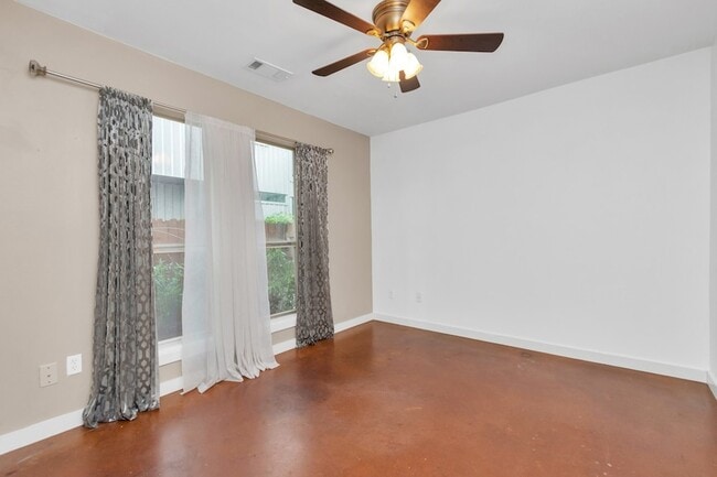 Photo - 2605 Calumet St Unit 38