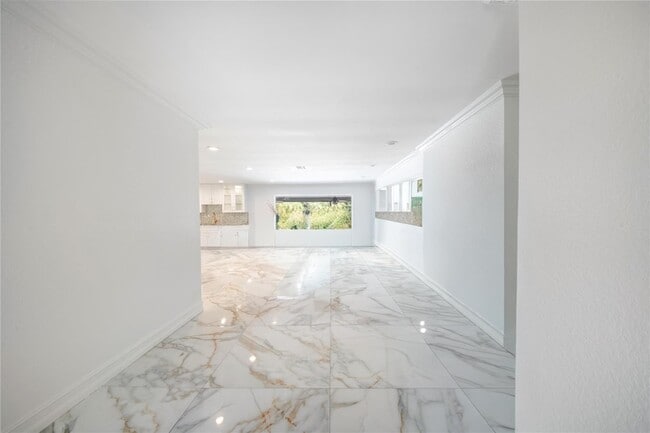 Photo - 16770 Lakeview Ct