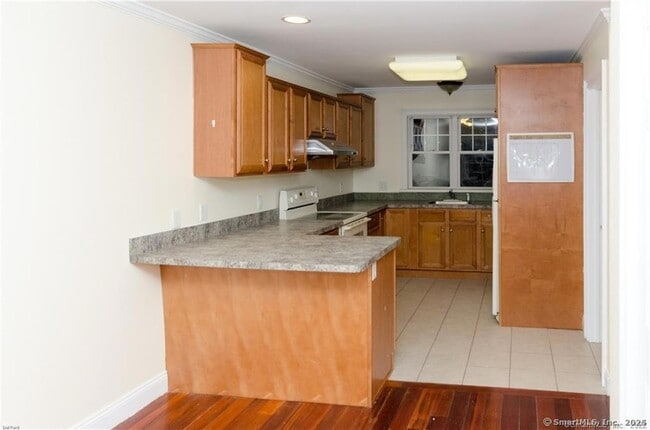 Photo - 527 W Thames St