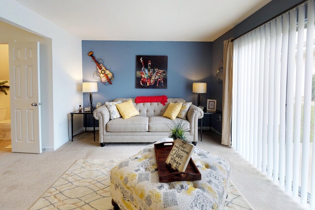 Photo - Devon Pointe Apartments and Townhomes