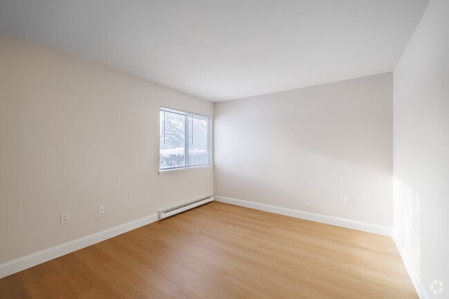 3BR, 2BA - 1,260SF - Primary Bedroom - Meadowbrook Estates