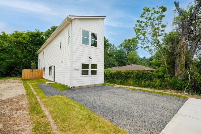 Building Photo - 7903 Sunnyhill St