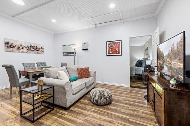 Building Photo - 1701 E Old Prairie Creek Rd Unit ID1221922P