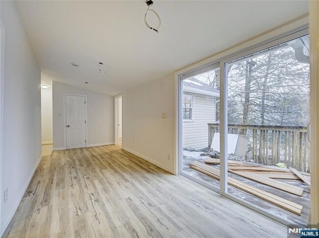 Photo - 240 Acabonack Rd