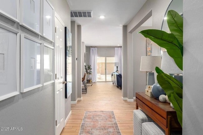 Photo - 155 W Jamaica Pl