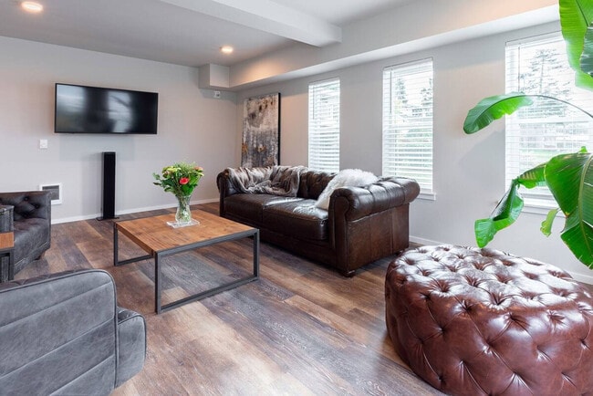 Building Photo - 624 E 32nd St Unit SI ID1296625P