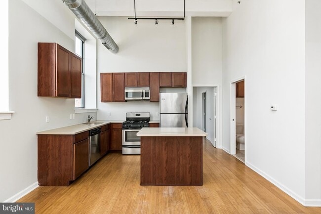 Photo - 1637-39 Poplar St Unit S2