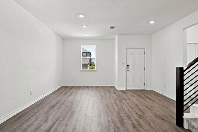 Photo - 102 Gracie Wy