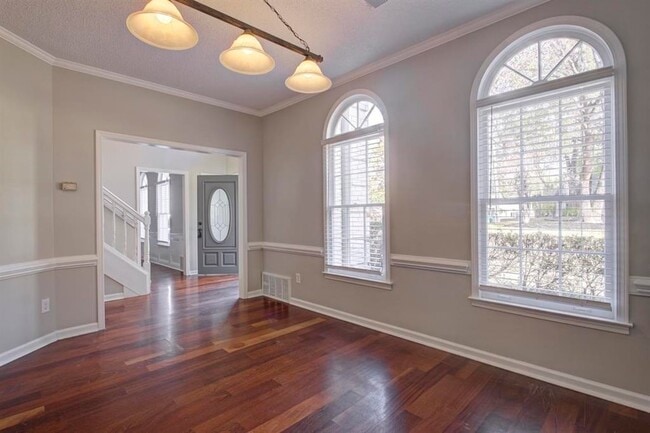 Photo - 5707 Chester St