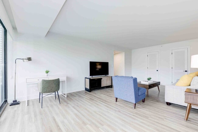 Photo - 1550 Clarendon Blvd Unit ID1024653P