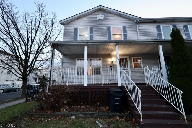 Building Photo - 124 Dickerson St