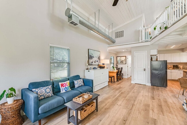 Building Photo - 510 E King St Unit ID1337484P