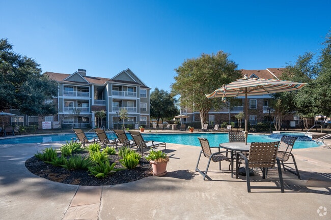 Building Photo - The Lodge at West Oaks