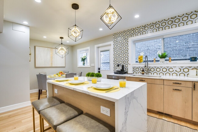 Photo - 6242 N Kenmore Ave Unit ID1305619P