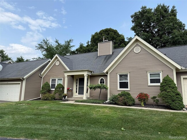 Building Photo - 7670 Golden Hill Ct Unit 22