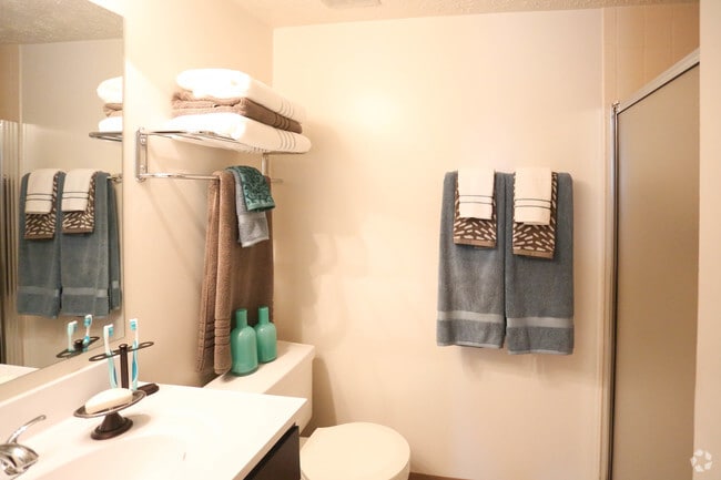 Photo - Cedar Lakes Apartments