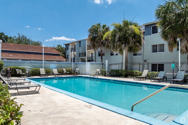 Pool - Oak Chase Apartments