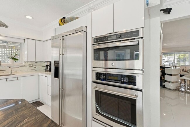 Photo - 911 NW 7th St