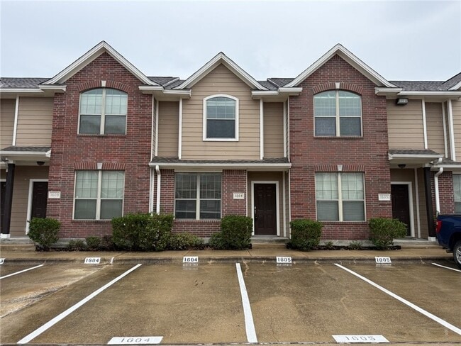 Building Photo - 1000 Spring Loop Unit 1604