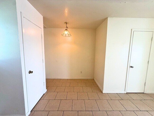 Photo - 807 W Walnut St Unit C2