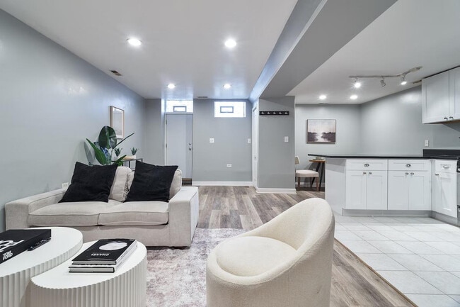 Photo - 3029 N Oakley Ave Unit ID1359759P