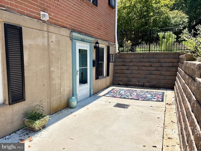 Building Photo - 207 Walnut Hill Rd Unit B14