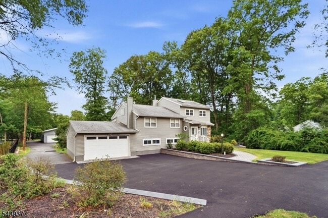 Photo - 47 Crossbrook Rd