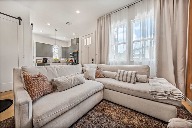 Photo - 1601 St Albans Blvd Unit ID1292405P