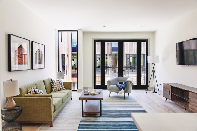 Photo - 315 NE Burwood Mews Unit ID1221828P