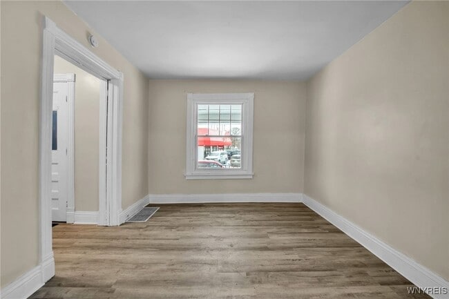 Photo - 395 Hampshire St