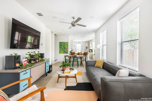 Photo - 808 E Carson St