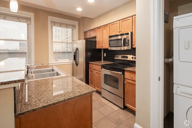 1BR, 1BA - 743SF - Standard Life Flats