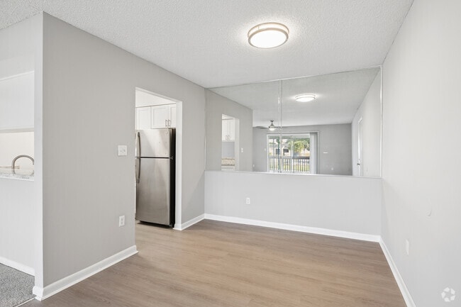 1BR, 1BA - 750SF - Dining Room - Mirador at Woodside
