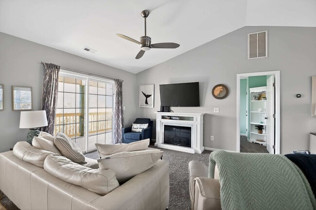 Building Photo - 12 Oak Dr Unit SI ID1591571P